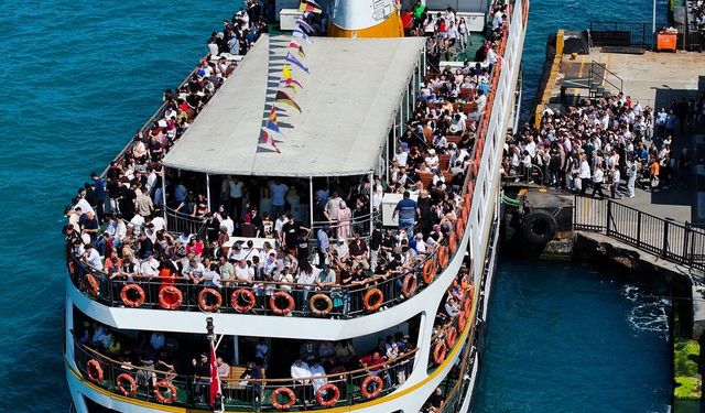 İstanbul'da bayramın ikinci gününde tarihi ve turistik yerlerde yoğunluk oluştu