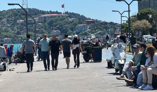 İstanbul'da vatandaşlar bayramın son gününde sahillere akın etti