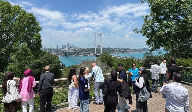 İstanbul'da yaşayanlar bayramın ikinci gününde sahillere ve millet bahçelerine akın etti