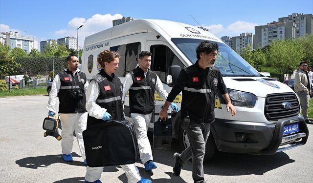 İstanbul'daki olay yeri inceleme polislerinin deliller arasındaki zorlu mesaisi