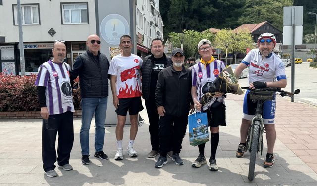 İstanbul'dan Samsun'a Atatürk sevgisiyle koşan diş hekimi Kastamonu'ya ulaştı