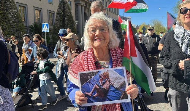 İsveç'te yüzlerce kişi İsrail'in Gazze ve Lübnan saldırılarını protesto etti