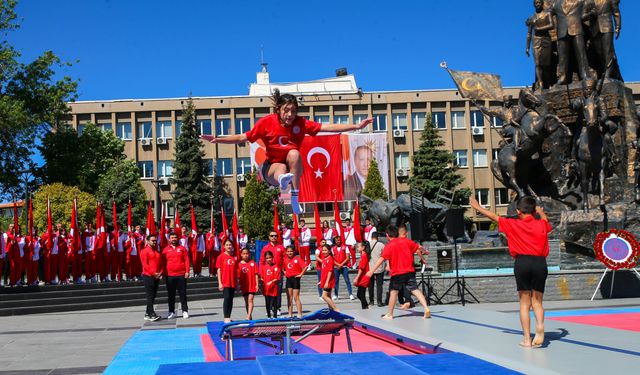 İzmir ve çevre illerde 19 Mayıs Atatürk'ü Anma, Gençlik ve Spor Bayramı kutlandı