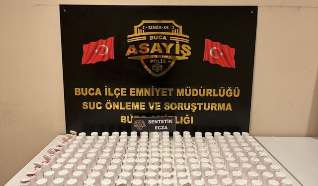 İzmir'de 10 bin 854 sentetik ecza hapı ele geçirildi