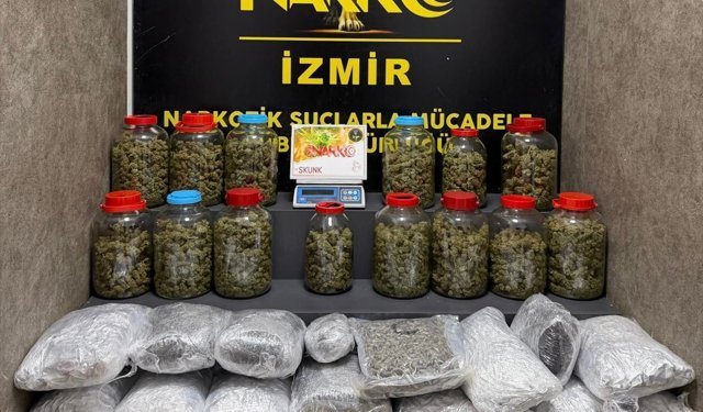 İzmir'de 60 kilo 200 gram uyuşturucu ele geçirildi, 4 şüpheli tutuklandı