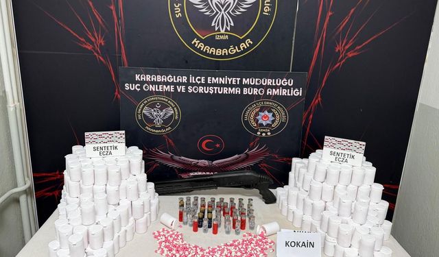 İzmir'de elektrik panosu ve koltuğa saklanmış uyuşturucu bulundu, 1 şüpheli yakalandı