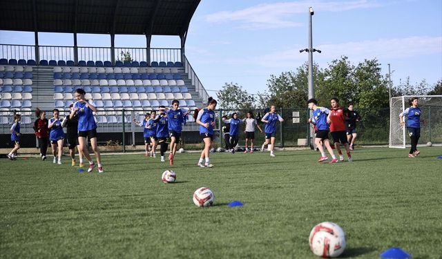 Kadın antrenör, kadın futbolunun gelişimi için emek harcıyor