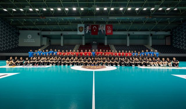 Kadın hentbol milli takımları Ankara'da kampa girdi