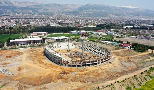 Kahramanmaraş'ta yapımı süren yeni stadyumun 2027-2028 sezonunda açılması planlanıyor