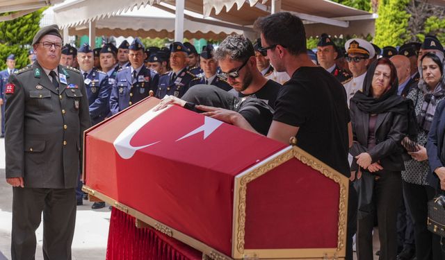 Kalp krizi sonucu hayatını kaybeden Akhisar Garnizon Komutanı son yolculuğuna uğurlandı