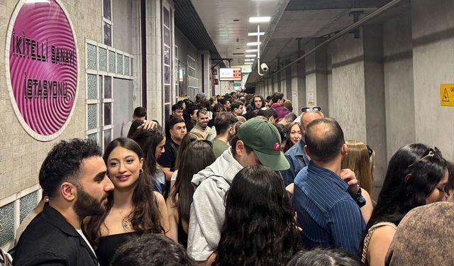 Kanye West'in İstanbul konseri öncesi metroda izdiham yaşandı