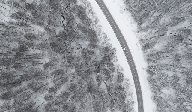 Kar yağışının etkili olduğu Domaniç Dağı dronla görüntülendi