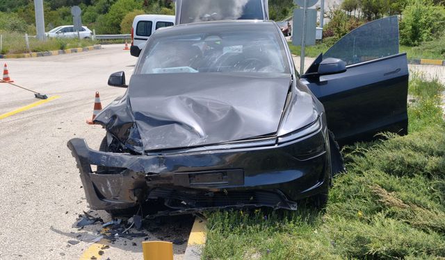 Karabük'te iki otomobilin çarpıştığı kazada 4 kişi yaralandı