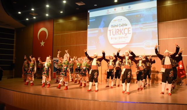 Karaman'da 'Dijital Çağda Türkçe Bilgi Şöleni' etkinliği başladı