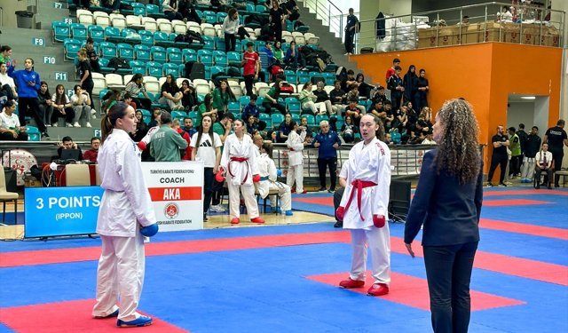 Karatede, Spor Toto Türkiye Ümit, Genç, U21 Premier Ligi karşılaşmaları Uşak'ta yapıldı