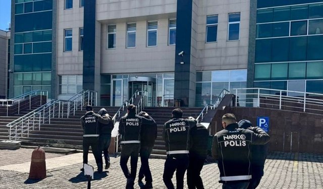 Kars'ta uyuşturucu operasyonunda yakalanan 4 zanlı tutuklandı