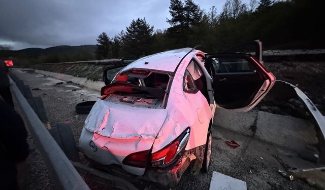 Kastamonu'da devrilen otomobildeki 2'si çocuk 4 kişi yaralandı