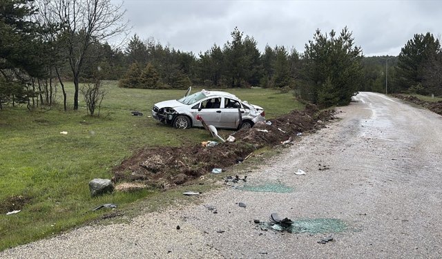Kastamonu'da devrilen otomobildeki yaşlı çift yaralandı