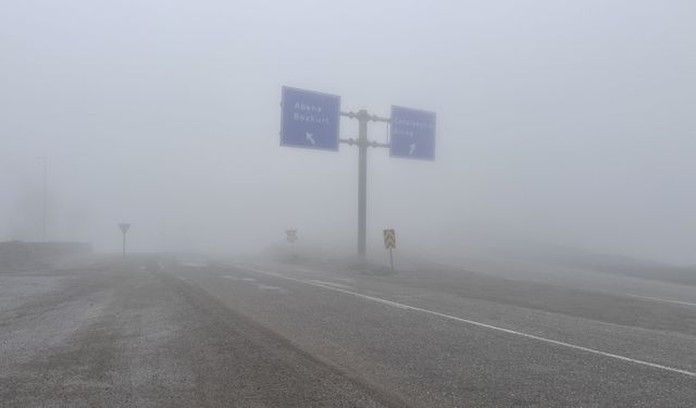 Kastamonu'da etkili olan sis ulaşımı yavaşlattı