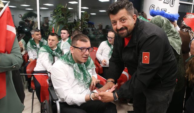 Kastamonu'da özel gereksinimli bireylere 'asker kınası' yakıldı