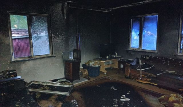 Kastamonu'da sobayı yakmaya çalışırken benzin bidonunun patlaması sonucu 4 kişi yaralandı