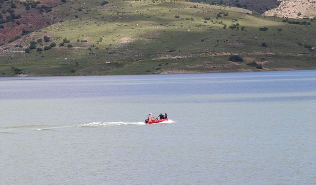 Kayseri'de baraj gölüne düşerek kaybolan kişiyi arama çalışması başlatıldı