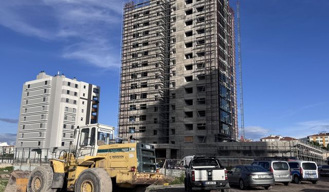 Kayseri'de inşaatta üzerine mermer düşen işçi öldü