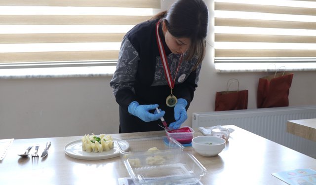 Kayseri'de lise öğrencileri kentin lezzetlerini glütensiz hazırladı