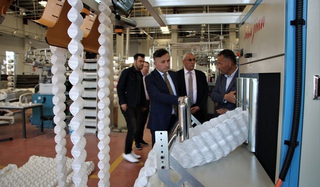 Kayseri'de yatak üreten lise yay üretimine de başladı