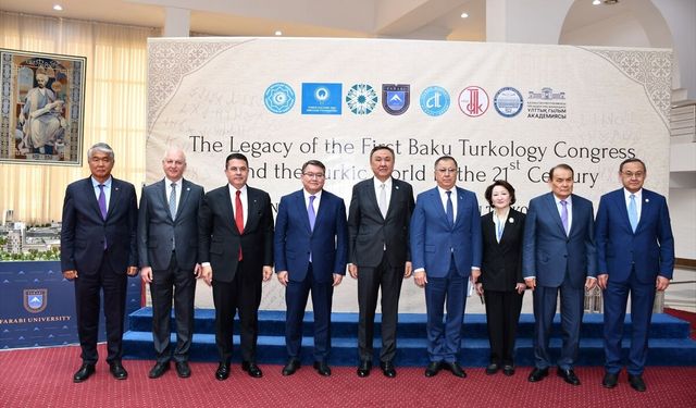 Kazakistan'da 1. Bakü Türkoloji Kurultayı'nın 100. yılı dolayısıyla düzenlenen sempozyum başladı