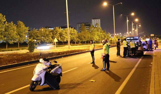 Kilis'te otomobille motosikletin çarpıştığı kazada 2 kişi yaralandı