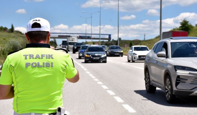 'Kilit kavşak' Kırıkkale'de bayram tatili dönüşü hareketliliği devam ediyor