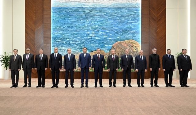 Kırgızistan Cumhurbaşkanı Caparov, ŞİÖ Güvenlik Konseyleri sekreterleriyle görüştü