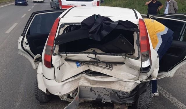 Kırıkkale'de iki otomobilin çarpıştığı kazada 7 kişi yaralandı