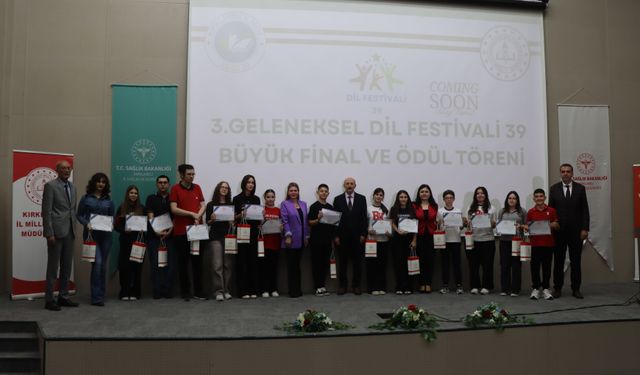 Kırklareli'nde ortaokul öğrencileri İngilizce tiyatro gösterisiyle teknoloji bağımlılığına dikkati çekti