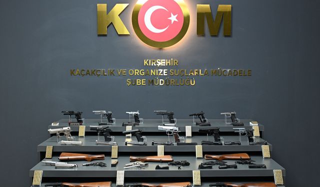 Kırşehir'de ruhsatsız tabanca, tüfek ve tabanca parçaları ile çok sayıda fişek ele geçirildi