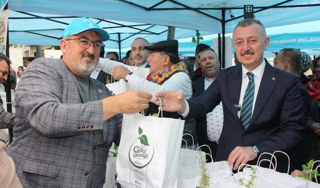 Kocaeli'de 'Dünya Çiftçiler Günü'nde traktörlerle konvoy yapıldı