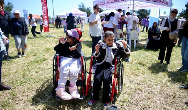 Kocaeli'de özel gereksinimli bireyler festivalde gönüllerince eğlendi