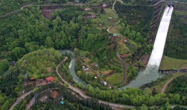 Kocaeli'de sağanakta zarar gören yollar onarılıyor