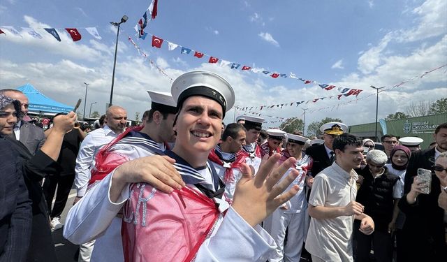 Kocaeli'de temsili askerlik yapacak engellilere 'asker kınası' yakıldı