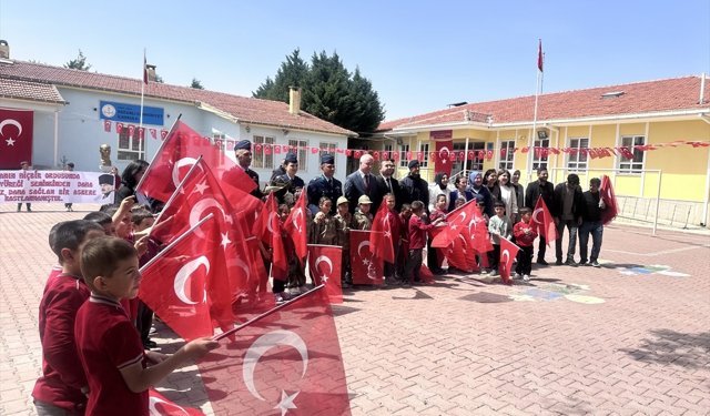 Konya'da ilk mektuplarını Mehmetçiğe yazan öğrencilere askerlerden cevap geldi