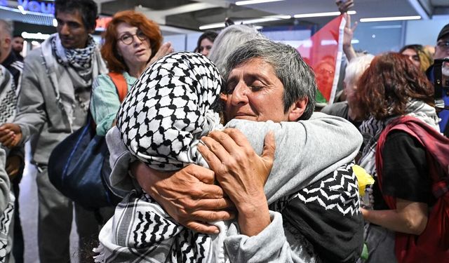 Küresel Sumud Filosu'ndaki Fransız aktivistlerden oluşan ikinci kafile Paris'e vardı