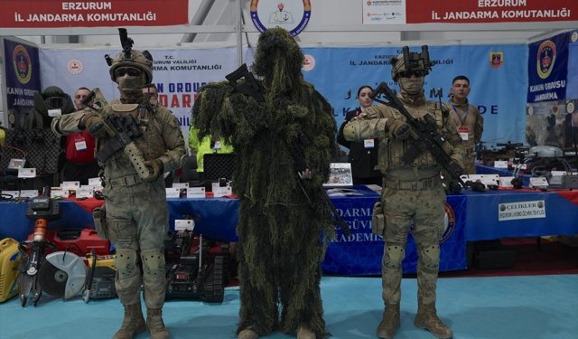 Kuzeydoğu Anadolu Kariyer Fuarı'nda gençlere jandarmanın görevleri, eğitim süreçleri ve kariyer imkanları anlatıldı