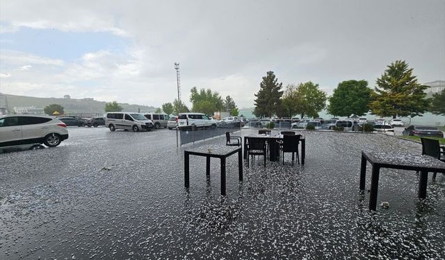 Malatya'da dolu ve sağanak etkili oldu