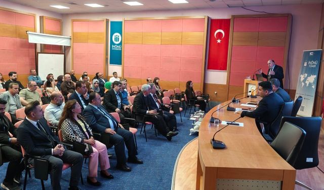 Malatya'da 'Türkiye'de Merkezi Sınav Sistemlerinde Dönüşüm' başlıklı panel düzenlendi