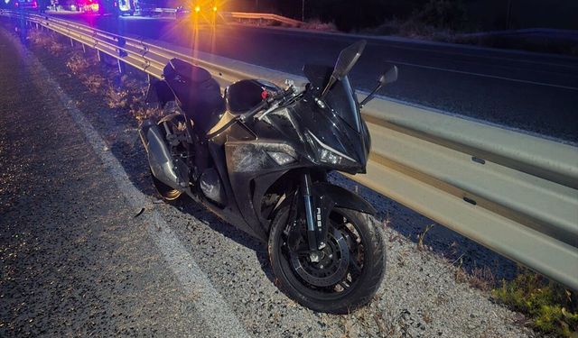 Manisa'da bariyere çarpan motosikletteki gençlerden biri öldü, biri yaralandı