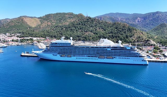 Marmaris'e 'Seven Seas Splendor' kruvaziyeriyle 655 turist geldi