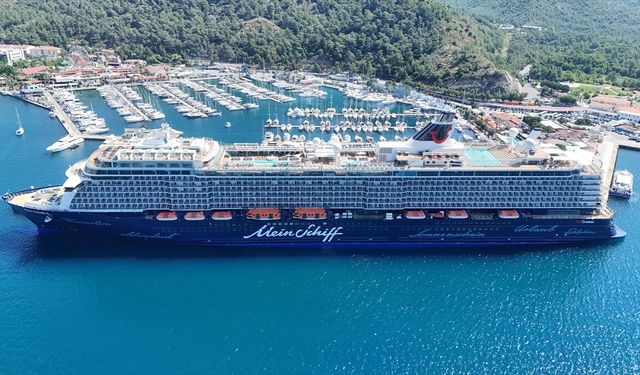 'Mein Schiff 5' kruvaziyeriyle Marmaris'e 2 bin 670 turist geldi