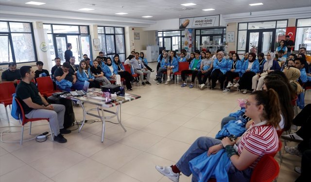 Mersin'de Cemre Vakfının üçüncü 'Cemre Kamp'ında etkinlikler devam ediyor
