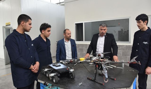 Meslek liseli öğrenciler savunma sanayisinin ihtiyaçlarına göre yetiştiriliyor